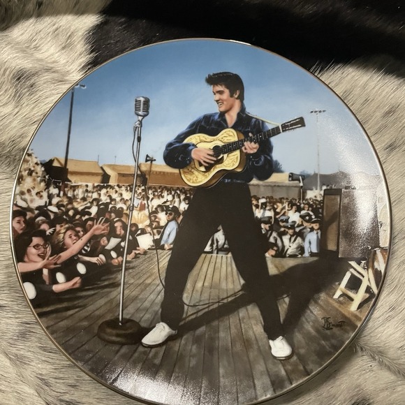BACK IN TUPELO1956 ELVIS RESLEY:IN PERFORMANCE COLLECTION PLATE-NEVER DISPLAYED